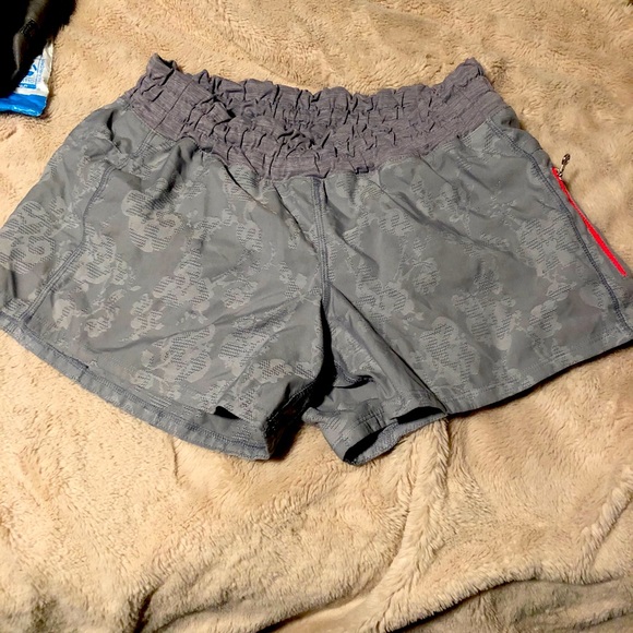 Lululemon tracker shorts